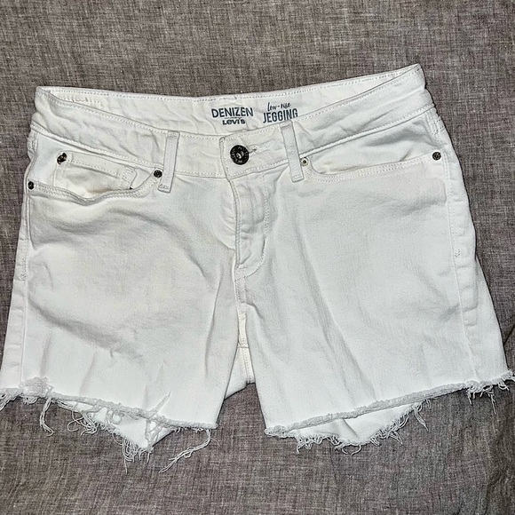 White Denzin from Levis denim low rise cutoff shorts. Women size 9/29 waist. - Picture 1 of 4